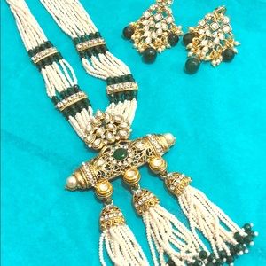 Green and white pearl Indian necklace